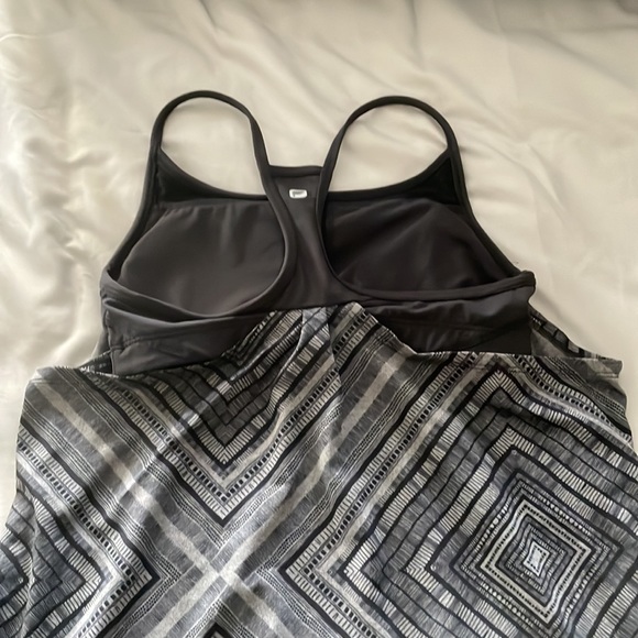 Workout tank with built in bra - Picture 2 of 4